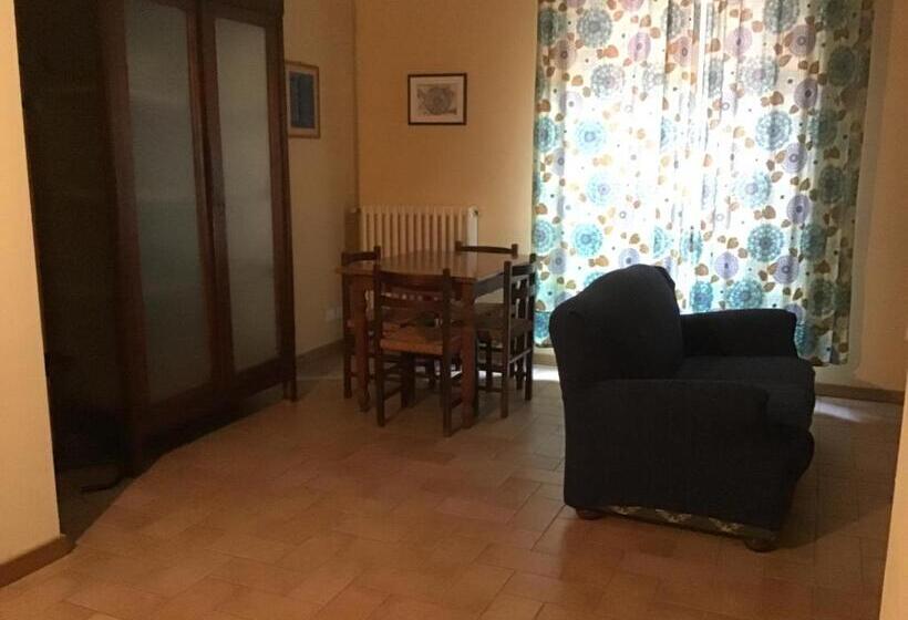 شقة غرفة واحدة مزودة بتراس, Albergo Ristorante La Rocca