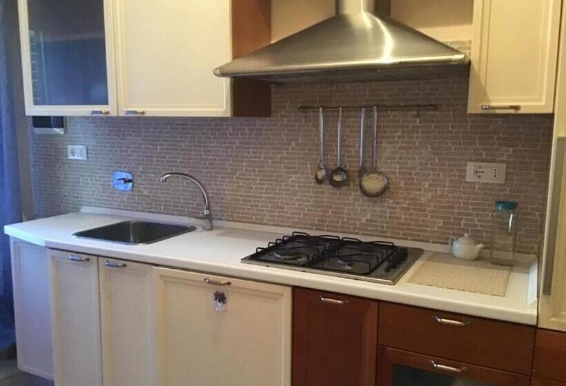 شقة غرفة واحدة مزودة بتراس, Albergo Ristorante La Rocca