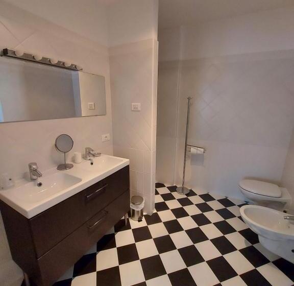 Standard-studio, La Piazzetta Di Canale B&b