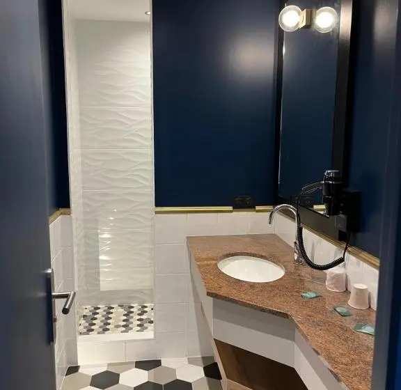 اتاق استاندارد سه نفره, Brasserie Armoricaine