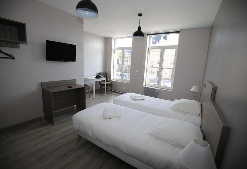 استودیوی سوپریور, L Hotel De France