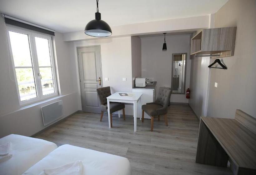 استودیوی سوپریور, L Hotel De France