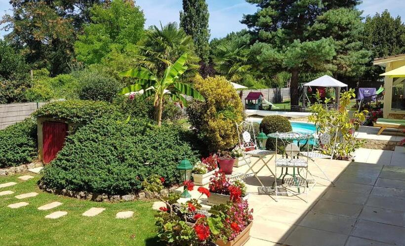 חדר סטנדרט לשלושה, Domaine De La Dame Blanche