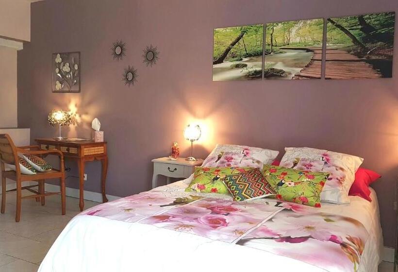 חדר סטנדרט נוף לבריכה, Domaine De La Dame Blanche