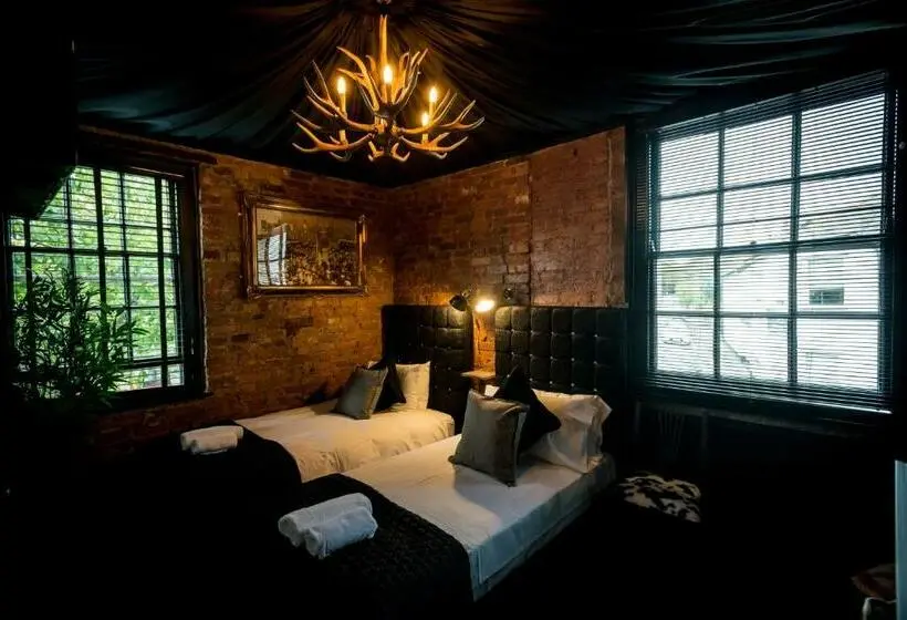 Deluxe Room, The Foresters Arms