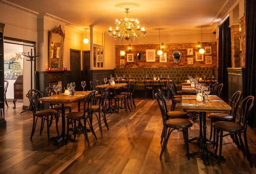 디럭스 룸, The Foresters Arms