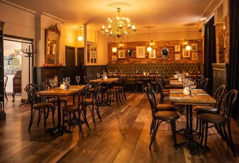 Deluxe Room, The Foresters Arms