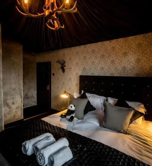 Superior Room King Size Bed, The Foresters Arms