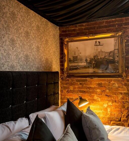 디럭스 룸 킹사이즈 침대, The Foresters Arms