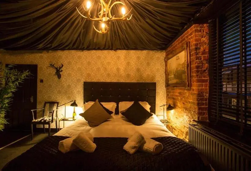 Superior Room King Size Bed, The Foresters Arms