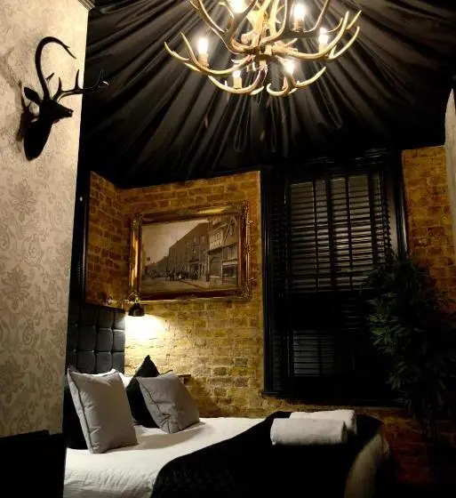 Superior Room King Size Bed, The Foresters Arms