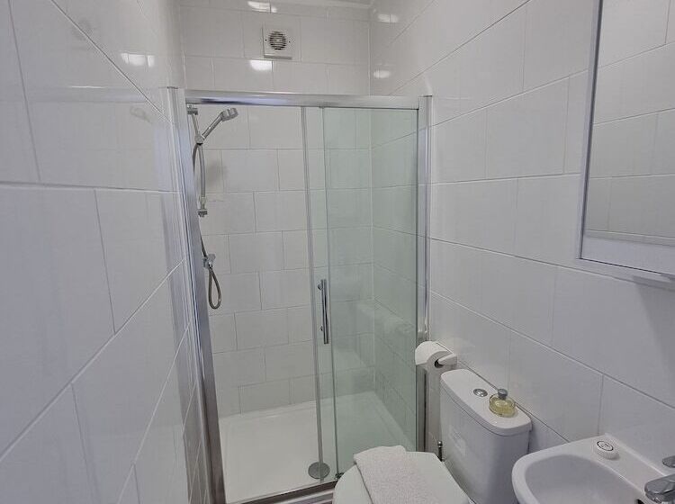 スタンダードルーム, Cg London