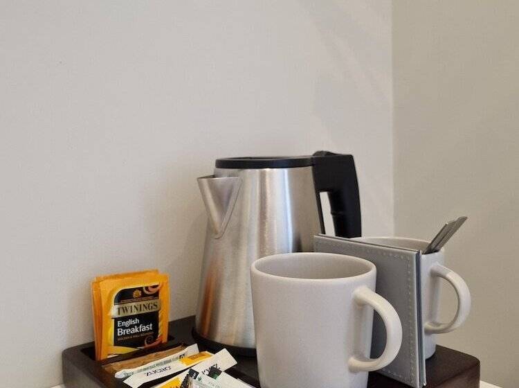 スタンダードルーム, Cg London