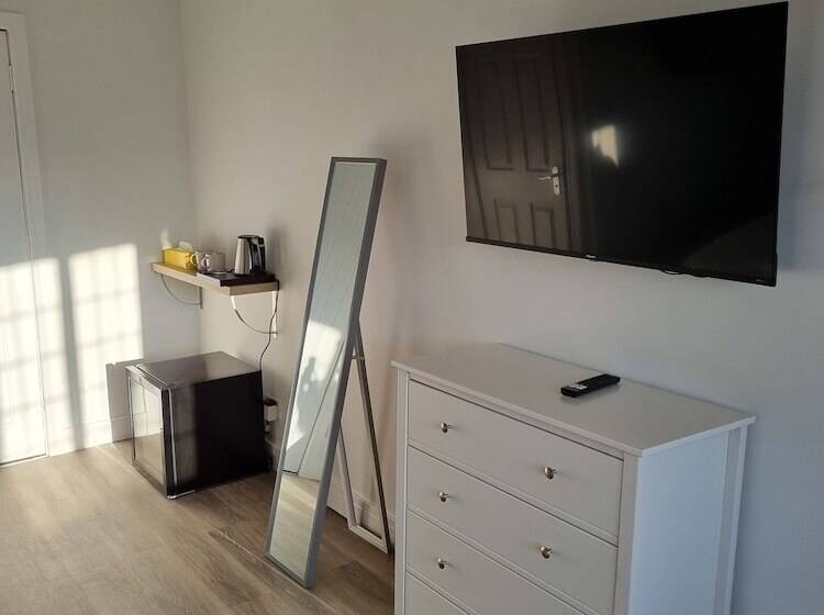 スタンダードルーム, Cg London