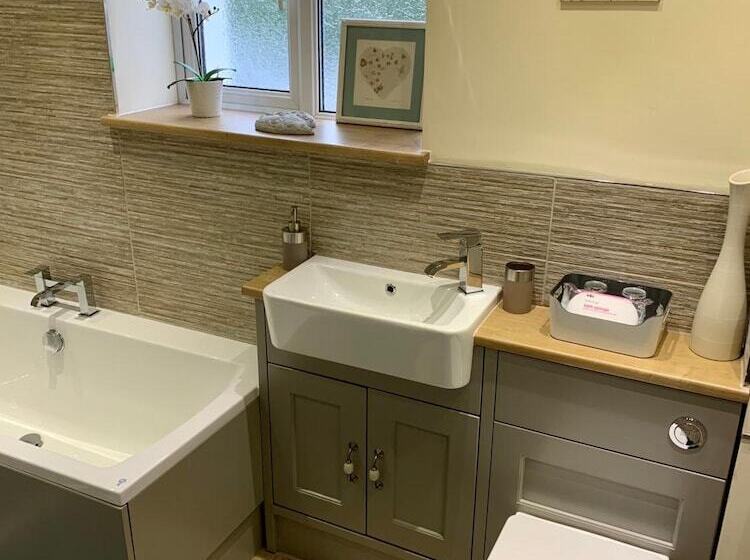 Номер Deluxe Кровать Кинг, Deridown Guest House