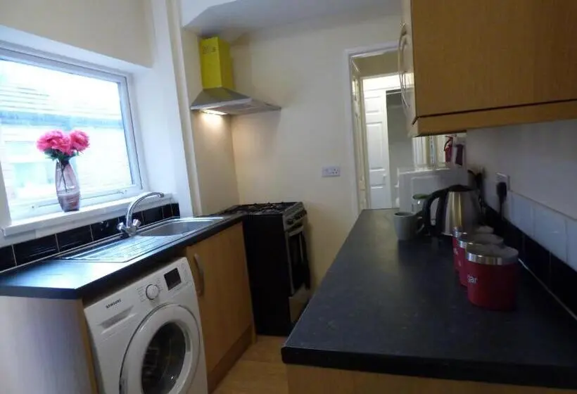３ベッドルームハウス, Shirebrook House