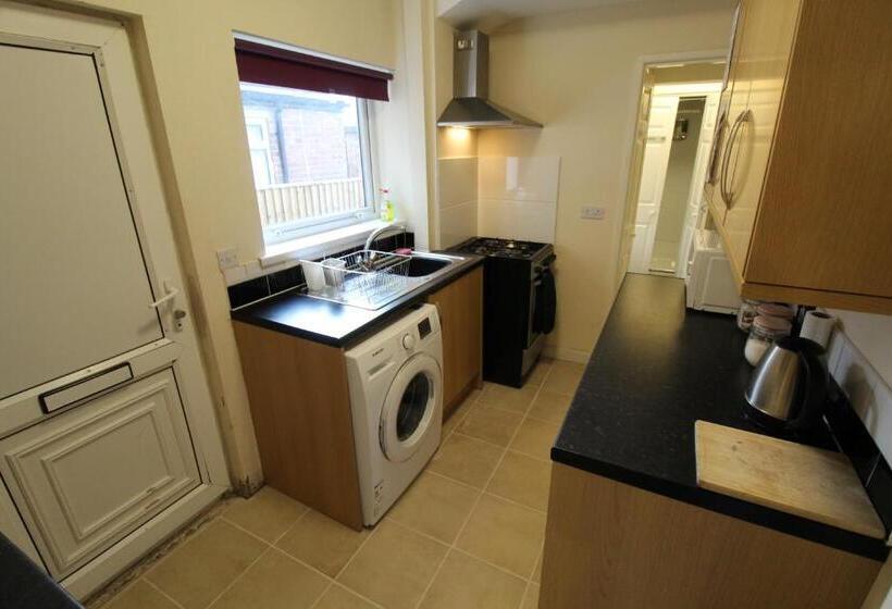 בית, 3 חדרי שינה, Shirebrook House