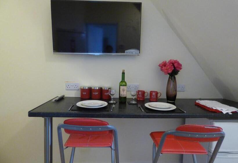 בית, 3 חדרי שינה, Shirebrook House