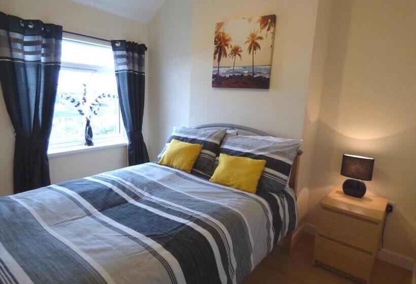 בית, 3 חדרי שינה, Shirebrook House