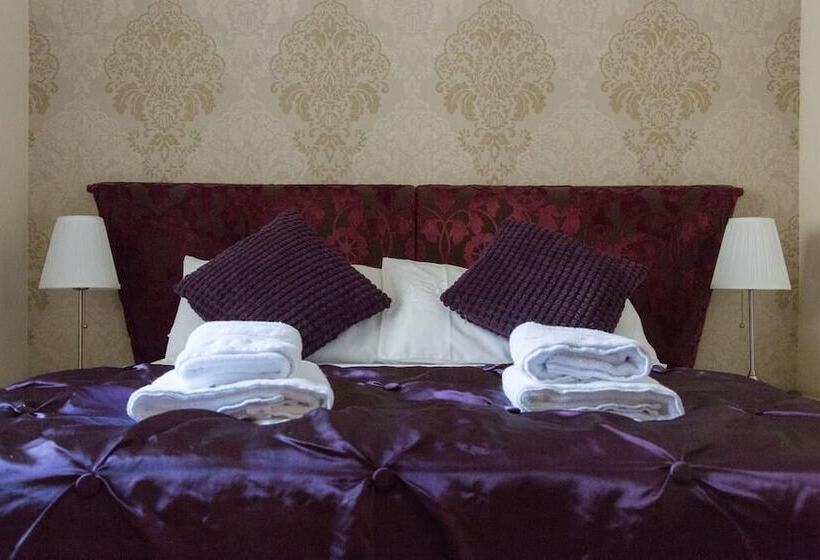 غرفة قياسية ثلاثية, The Haven