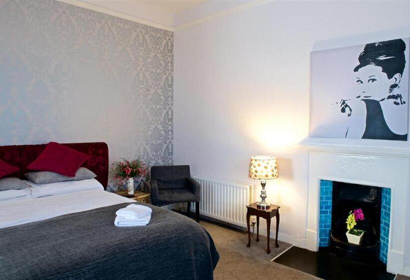 غرفة قياسية ثلاثية, The Haven