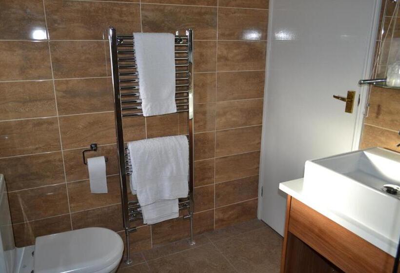 Семейный Номер, Oak Tree Inn