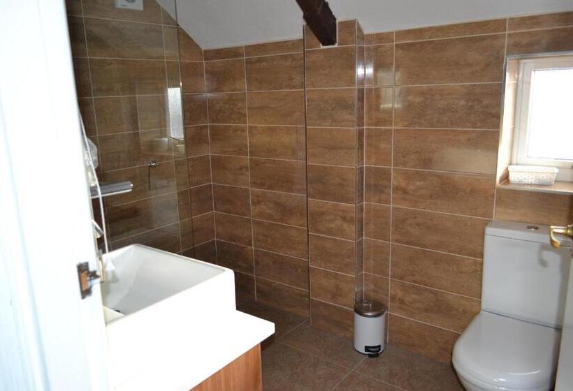 Семейный Номер, Oak Tree Inn