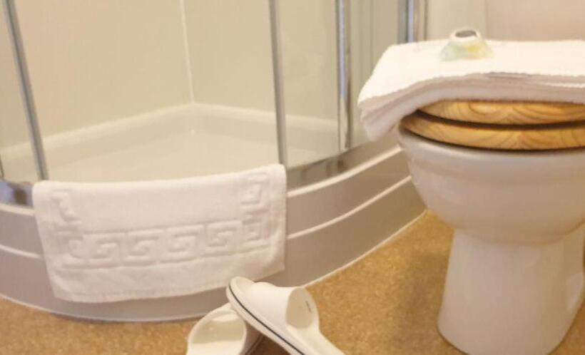 디럭스 룸, Usk And Railway Inn