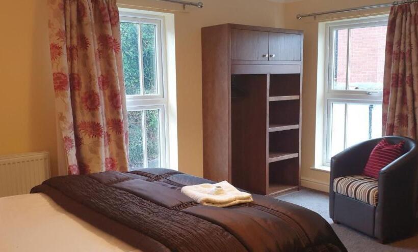 스탠다드 룸, Usk And Railway Inn