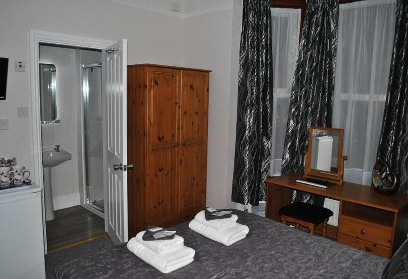 家庭间, Fairways Guest House