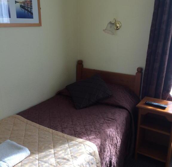 标准单人间共用浴室, Fairways Guest House