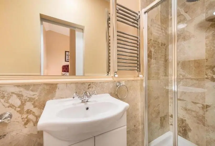 سوییت لوکس, London Residence