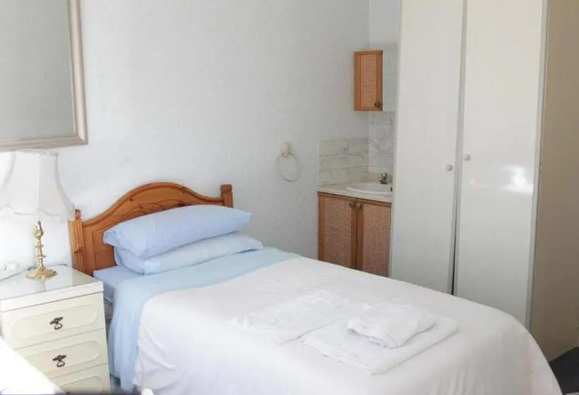 バス共有のスタンダードルーム, Tanamara Guest House