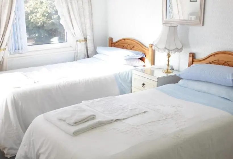 バス共有のスタンダードルーム, Tanamara Guest House