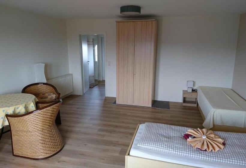 اتاق خانوادگی, Gasthaus Zur Hecke