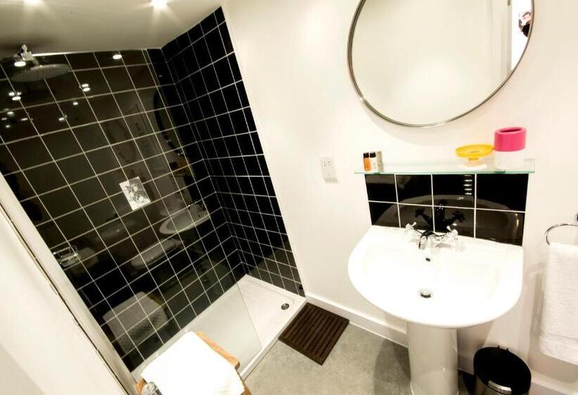 キングサイズベッドのスタンダードルーム, Dog And Whistle Pub