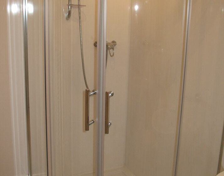 패밀리 룸, Michaelson House