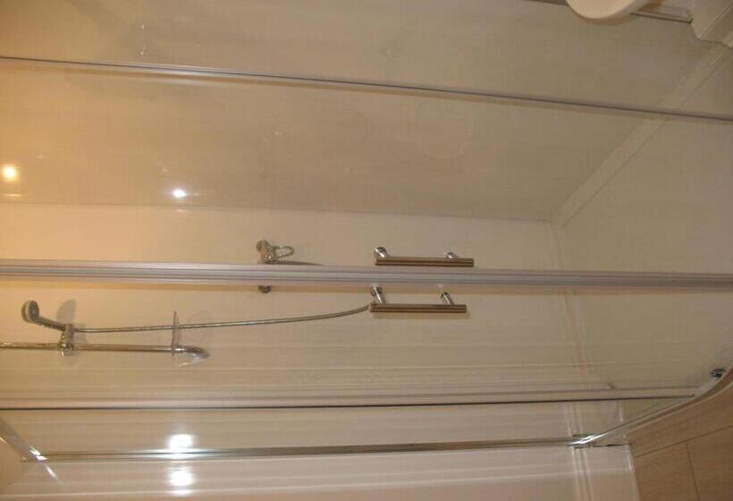 패밀리 룸, Michaelson House