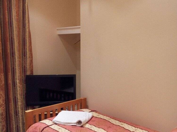 חדר סטנדרט יחיד, The Dharma Lodge