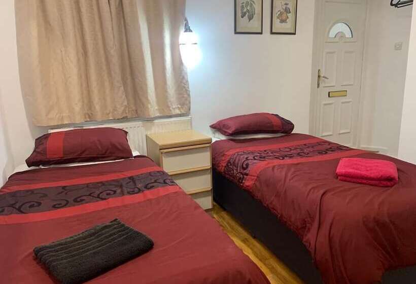 חדר סטנדרט, The Dharma Lodge