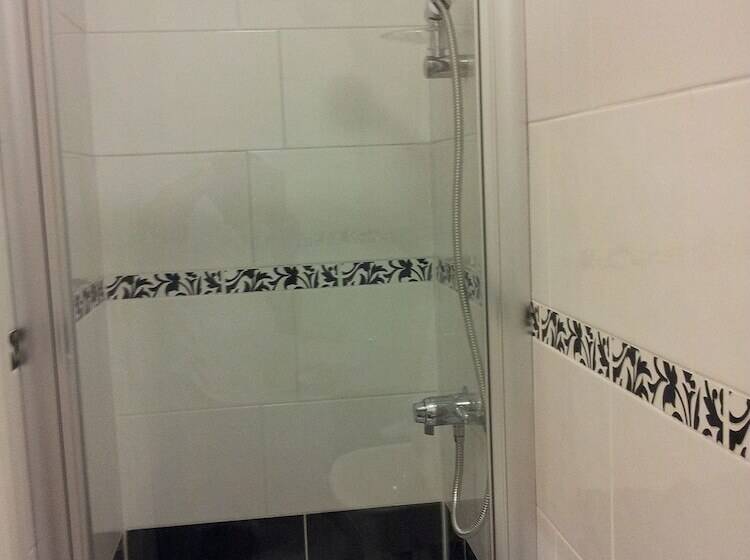 חדר סופריור, The Dharma Lodge