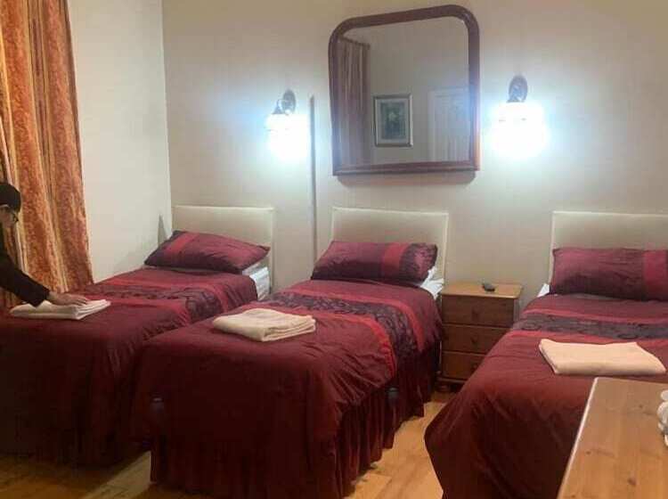 חדר משפחתי, The Dharma Lodge