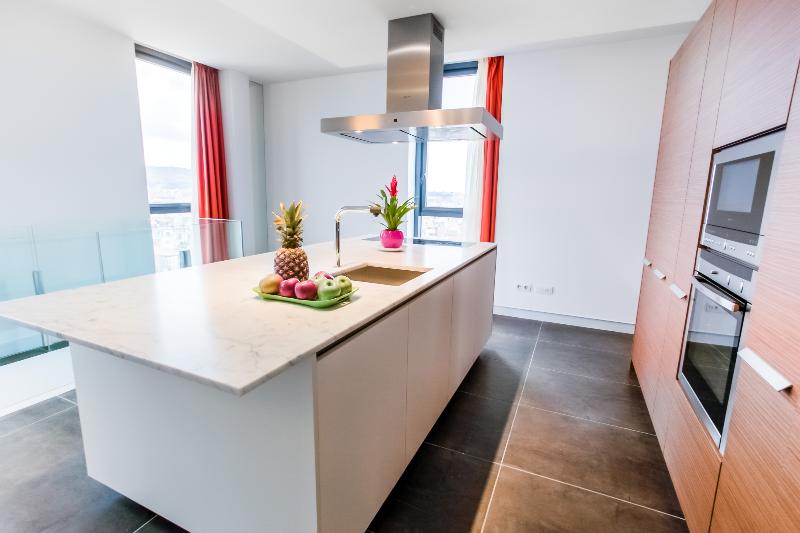 חדר סופריור, The Dharma Lodge