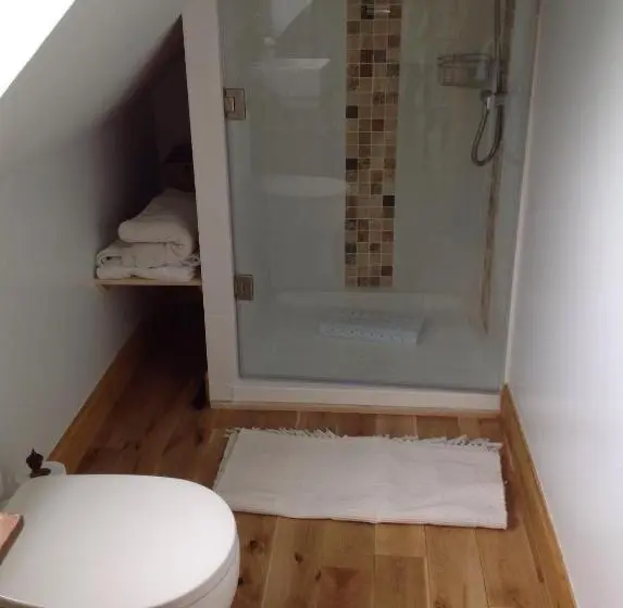 Huoneisto 1 Makuuhuone Puutarhanäkymä, Woodland Guesthouse