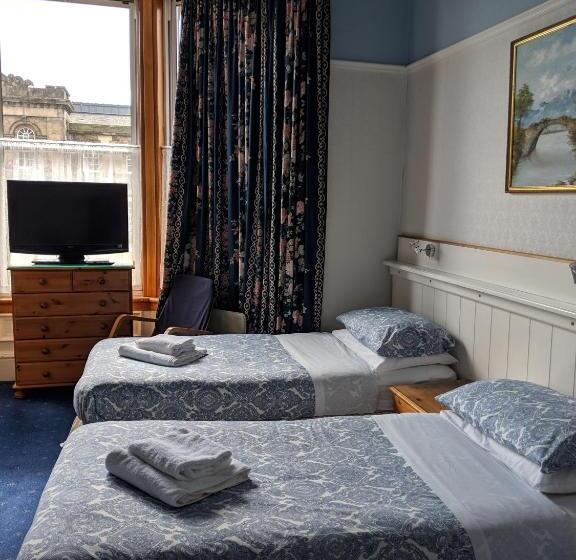 חדר משפחתי, Woodlea