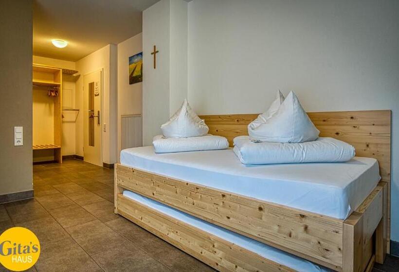 1階の1ベッドルームアパートメント, Gita´s Haus