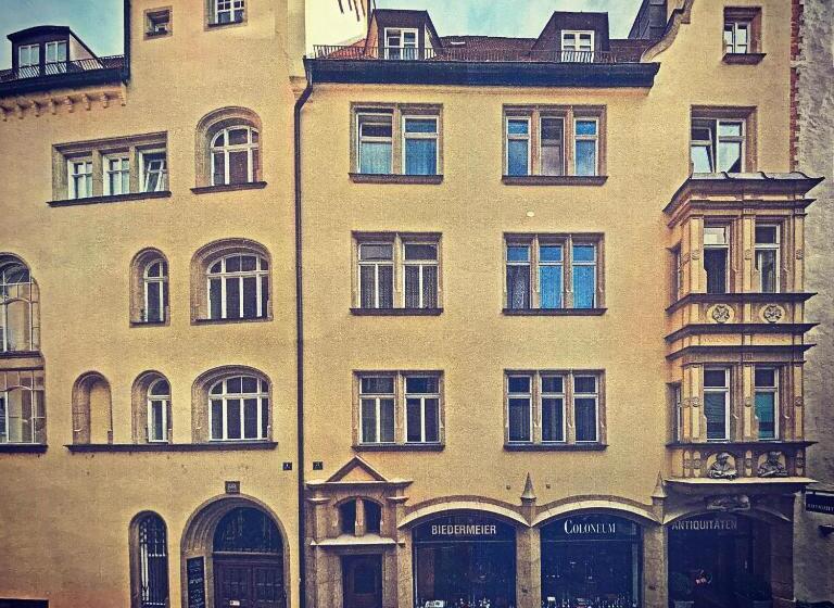 Escritório Estándar, Palazzo Am Dom