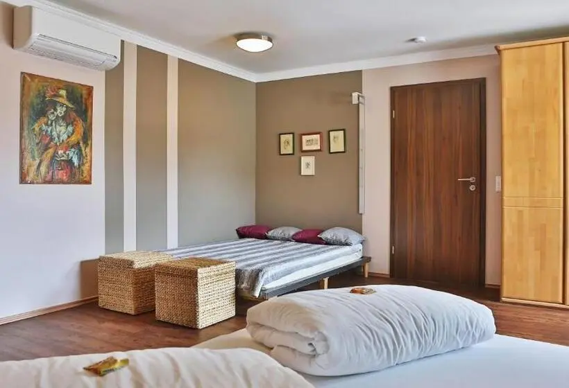 1 Bedroom Apartment, Burgers