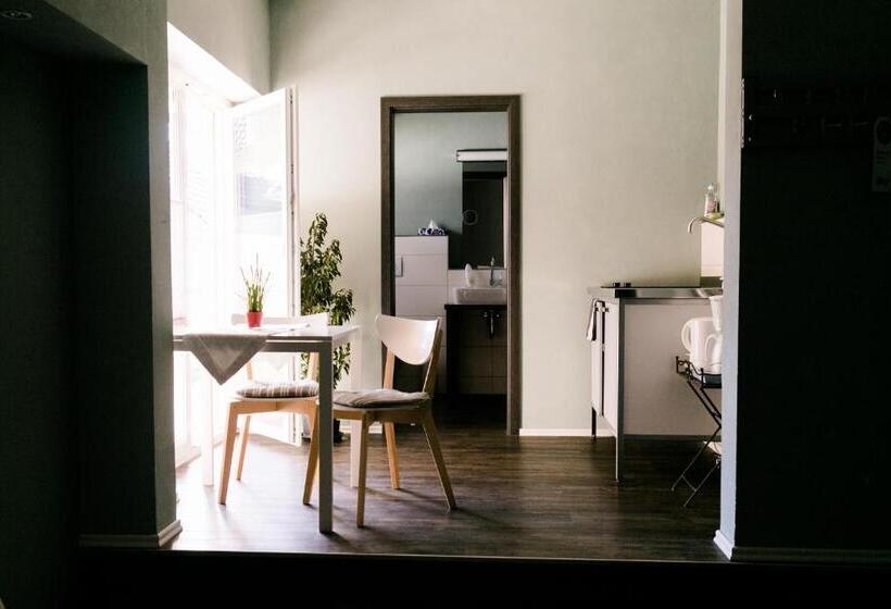 Номер Deluxe, Burgers