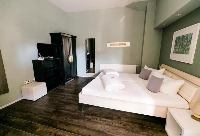 Номер Deluxe, Burgers